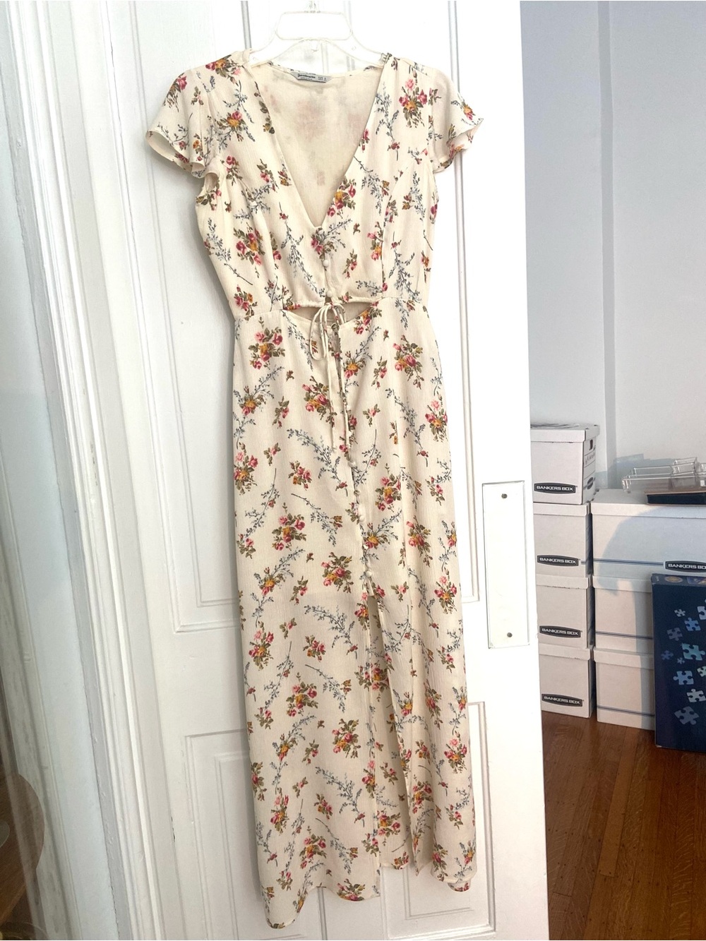 Stradivarius Cream Maxi Dress with Floral Motif, Cap Sleeve, and Midriff Cutout
